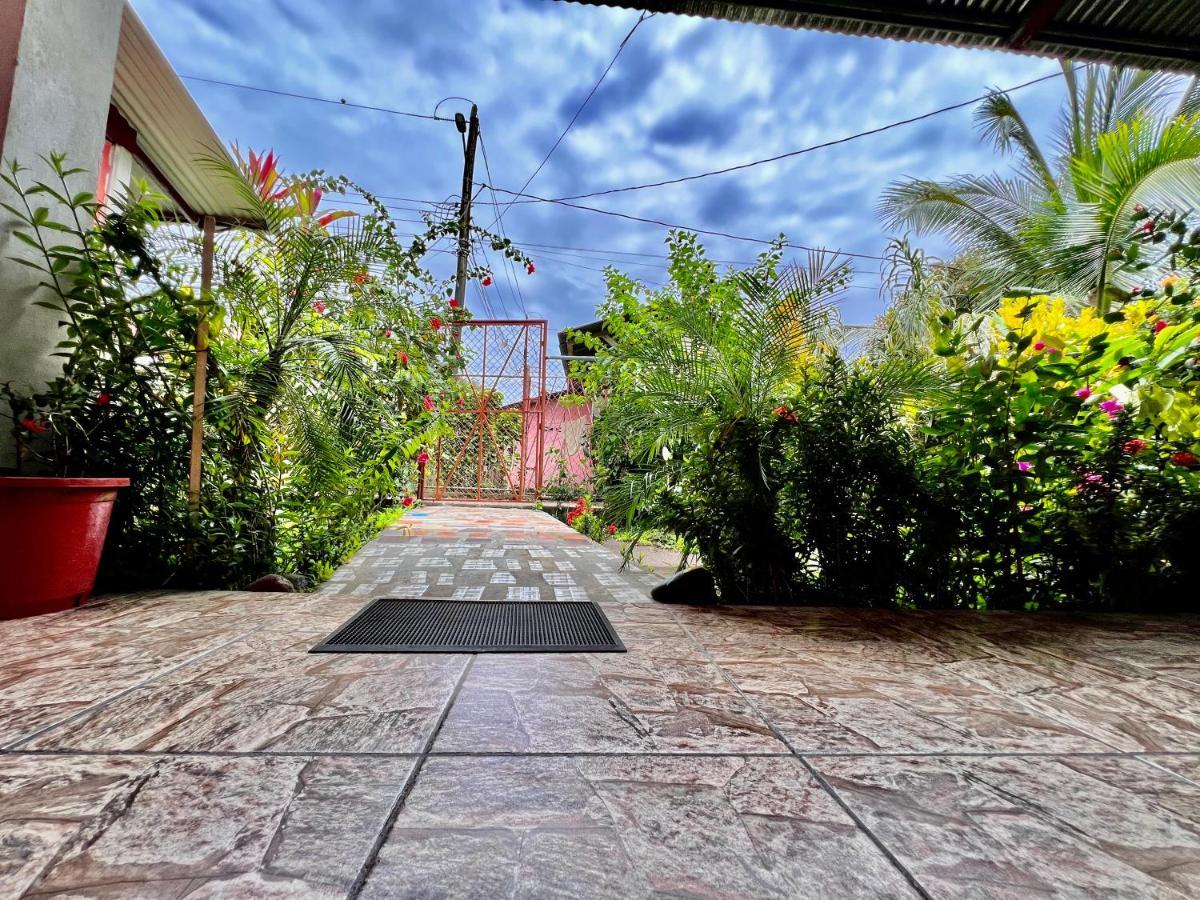 Natural Experience House Тортугеро Екстериор снимка